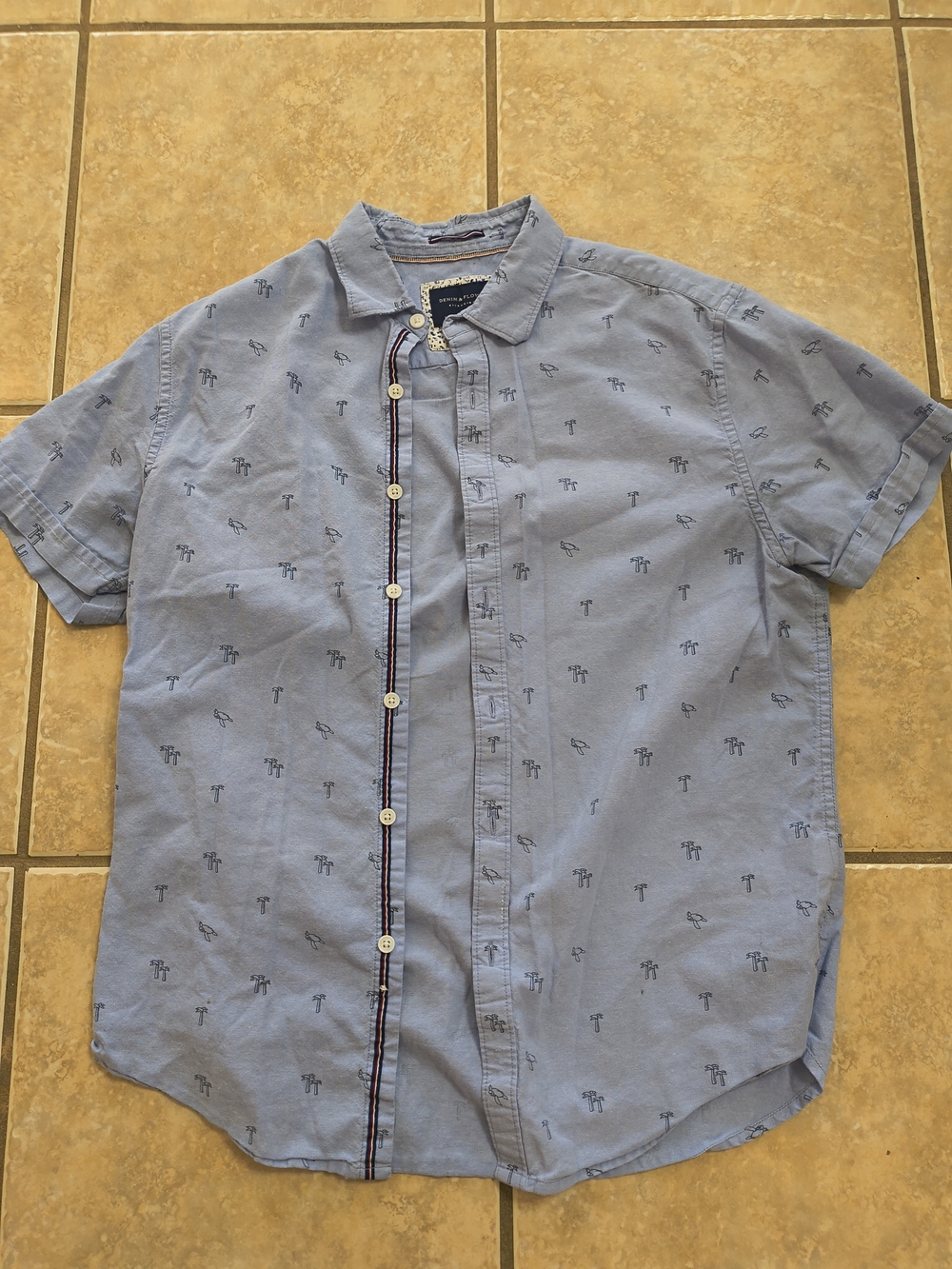 Denim & Flower Light Blue Short-Sleeve Button-Down with Palm Motif Size ES